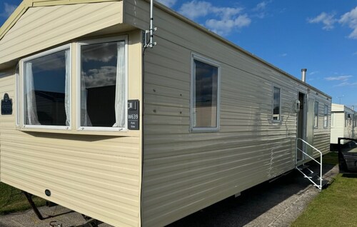 Rhyl - Caravan - Sleeps 8 - Pet Friendly