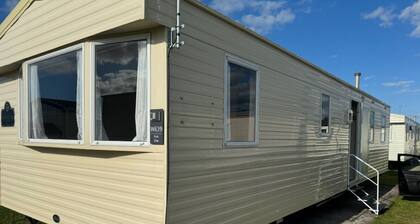 Rhyl - Caravan - Sleeps 8 - Pet Friendly