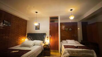 ألحفة محشوة بالريش وبديكورات فريدة لكل غرفة وطراز فريد لكل وحدة