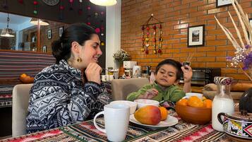 Desayuno bufé gratuito y diario