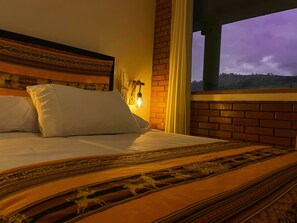 ファミリー ツインルーム マウンテンビュー | 羽毛の掛け布団、客室ごとに異なる装飾、客室ごとに異なるインテリア、ノートパソコン用作業スペース