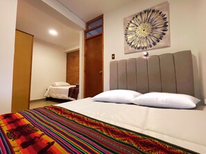 Laptop workspace, free WiFi - Runaway Eco Hotel (Acopampa)