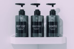 Apartamento, 1 quarto, para não fumantes | Banheiro | Chuveiro, secador de cabelo, bidê, toalhas de banho