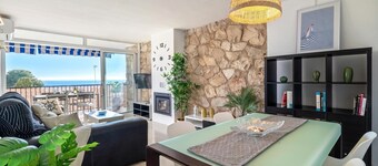 Apartment with sea views and parking 500m beach