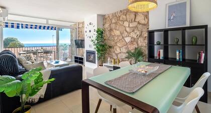 Apartment with sea views and parking 500m beach