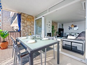 Outdoor dining - Apartment with sea views and parking 500m beach (Salou)