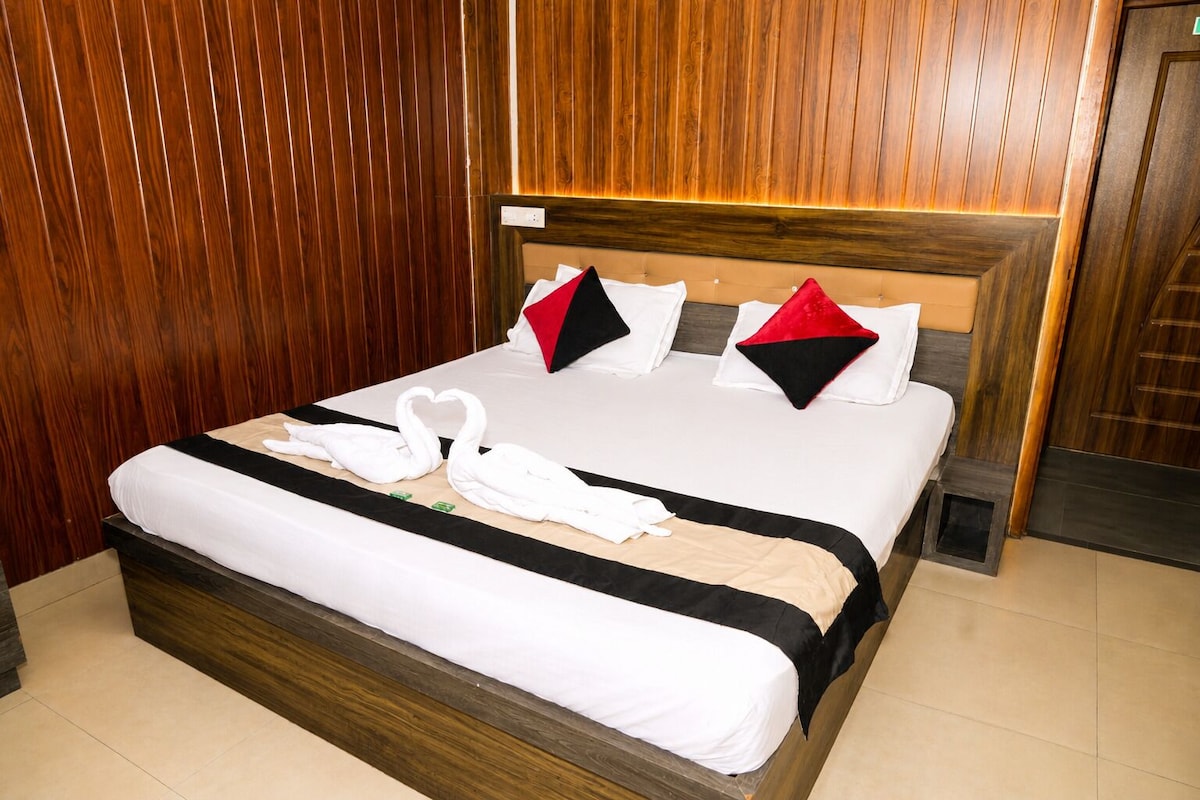 Standard Double Room | In-room safe, blackout drapes, soundproofing, WiFi (free)
