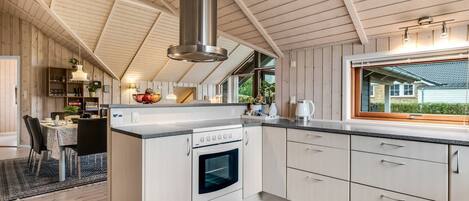 Fridge, microwave, dishwasher, cookware/dishes/utensils