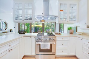 Mikrowelle, Ofen, Herdplatte, Geschirrspüler