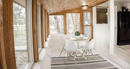 Spacious Cabin/Ranch House near the Snake River