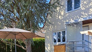 A house with a patio, a swing set, and a barbecue grill. - Family House (Bibertal)