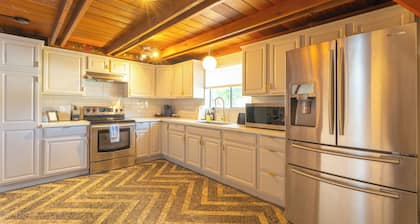 Adventure A-Frame w King Bed, Fire-pit, Grill near Sedona & Arizona wine country
