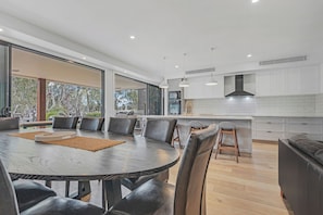 Dining - Marina Palms: Your Luxury Escape (Moama)