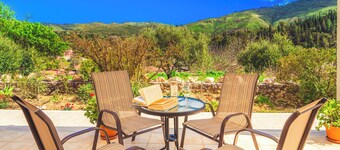 Charming 2 bedroom villa in Agia Eirini with WiFi , AC,  pool. Sleeps up to 6.