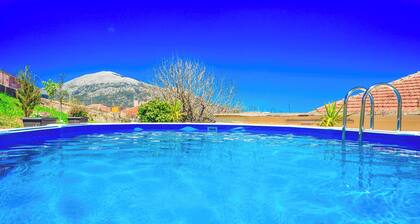 Charming 2 bedroom villa in Agia Eirini with WiFi , AC, pool. Sleeps up to 6.