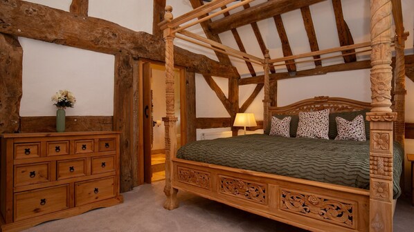 8 bedrooms, iron/ironing board, travel cot, free WiFi