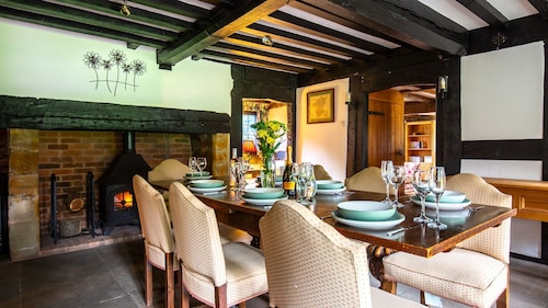 Tudor Manor and The Coach House - pet friendly with a hot tub and games room