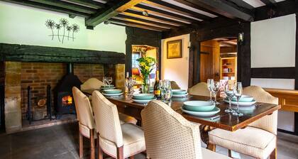 Tudor Manor and The Coach House - pet friendly with a hot tub and games room