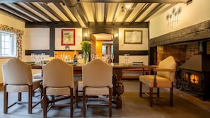 Dining - Tudor Manor and The Coach House - pet friendly with a hot tub and games room (Ombersley)