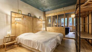 2 bedrooms, iron/ironing board, travel crib, free WiFi