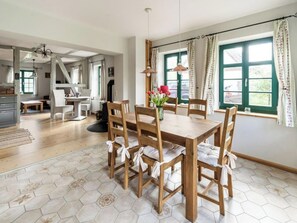 Dining - Beautiful home in a green, quiet surrounding (Zierow)