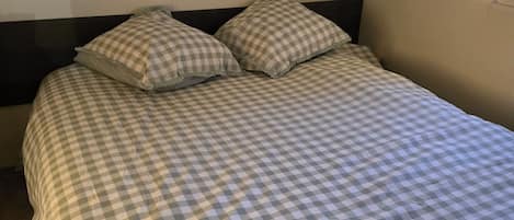2 bedrooms, bed sheets