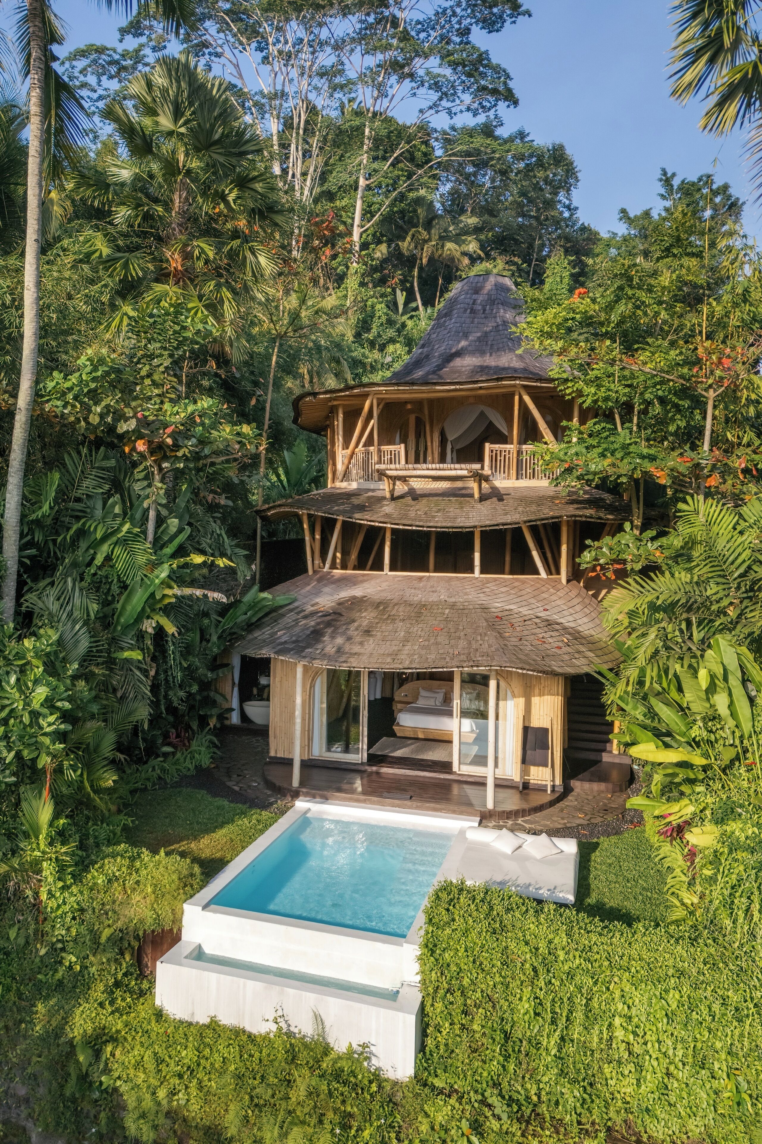 Enam Villa | Premium bedding, pillow-top beds, minibar, desk