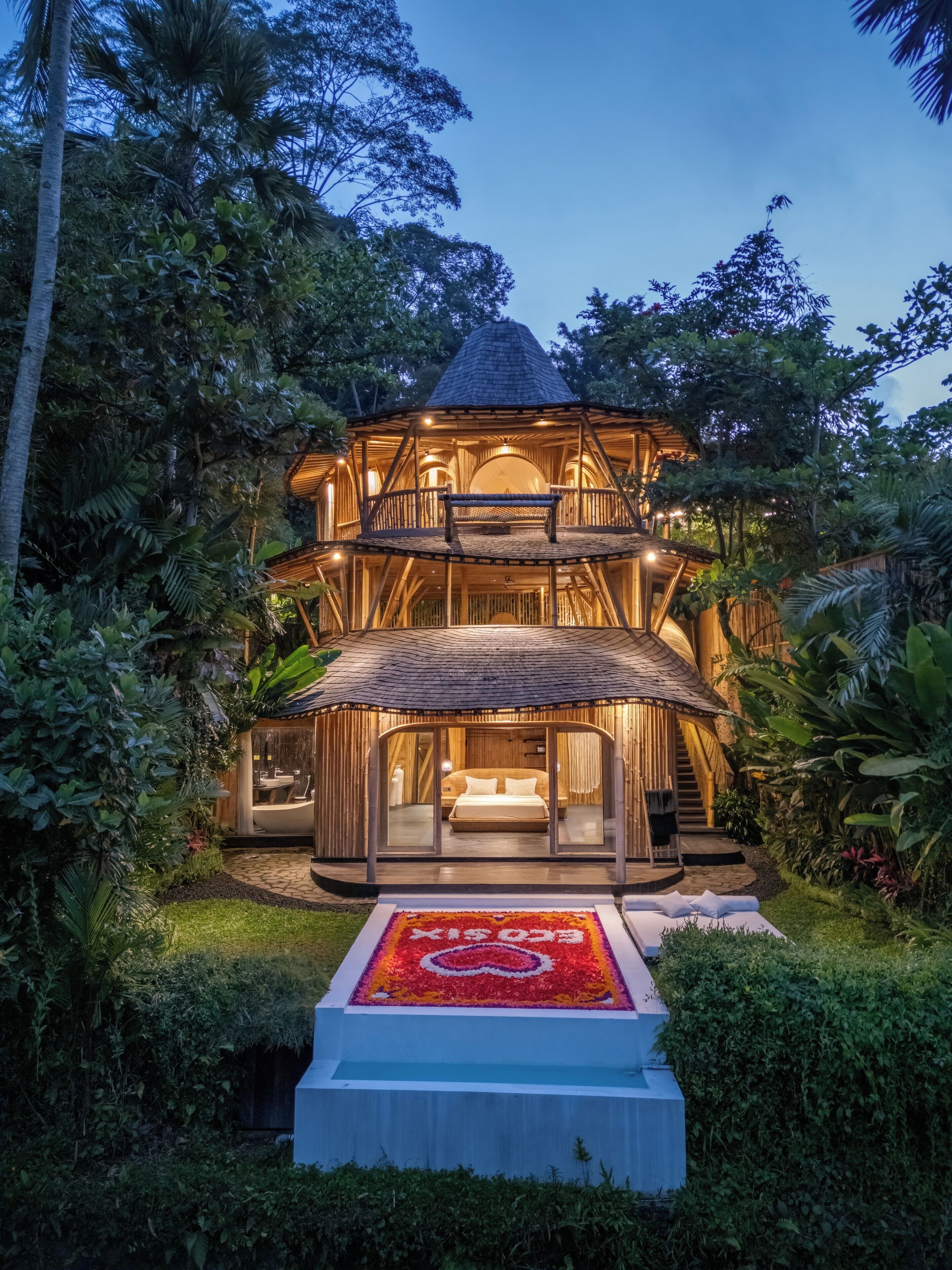 Enam Villa | Premium bedding, pillowtop beds, minibar, desk