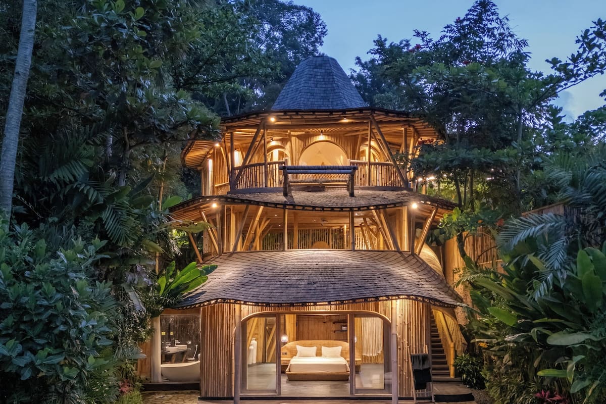 2 bedrooms, premium bedding, pillow-top beds, minibar