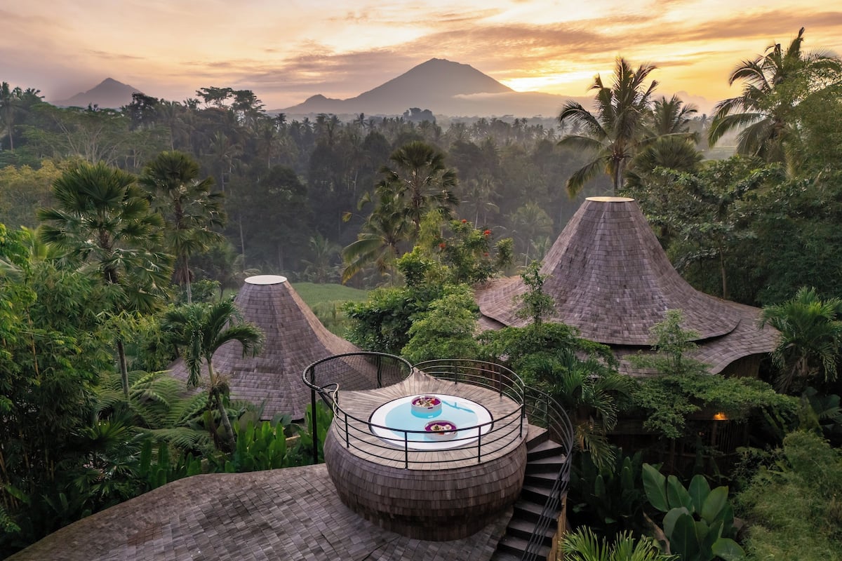 Hut Villa | Premium bedding, pillowtop beds, minibar, in-room safe
