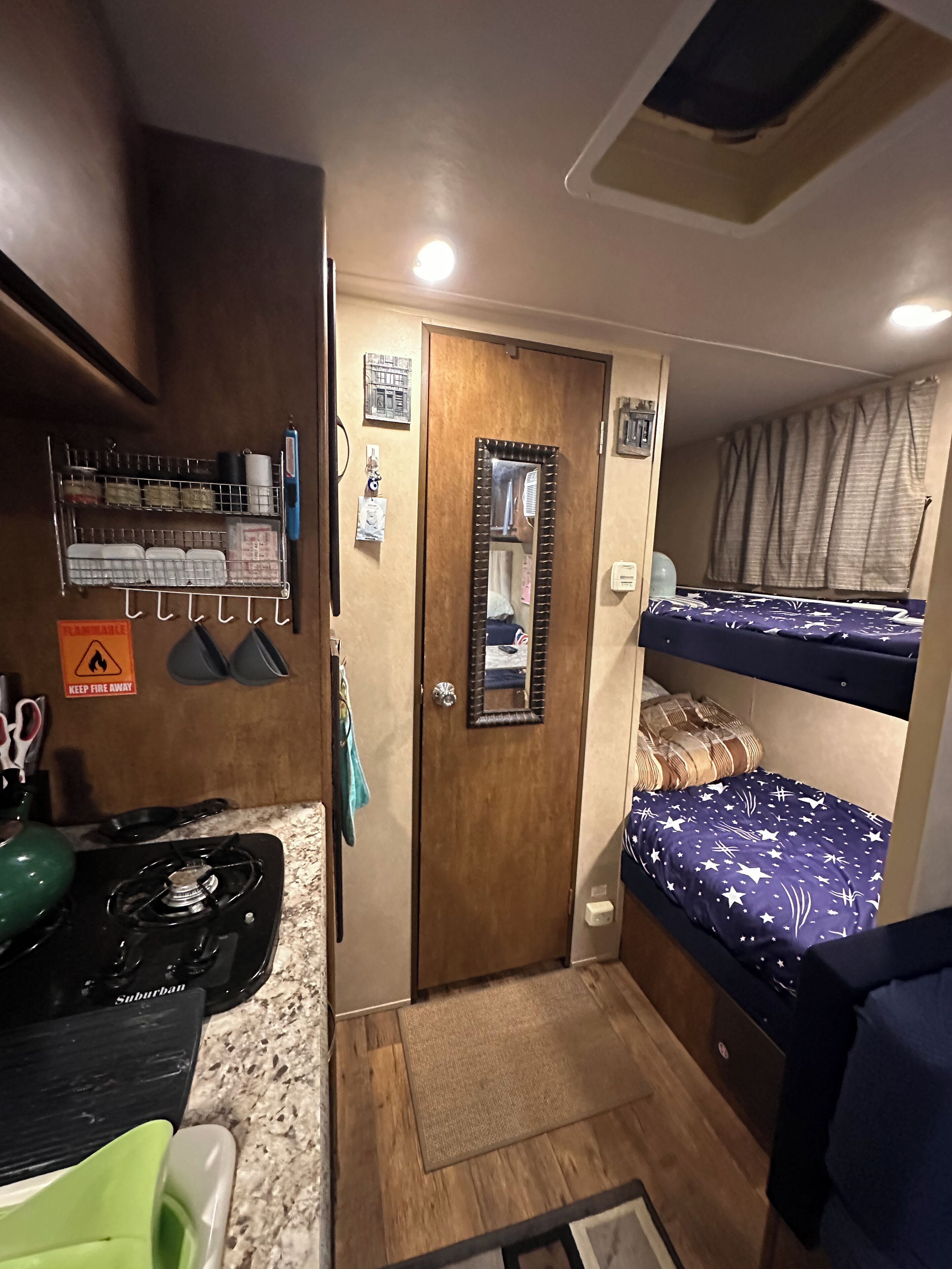 Fer et planche à repasser, Wi-Fi gratuit, draps fournis