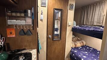 Fer et planche Ă repasser, Wi-Fi gratuit, draps fournis