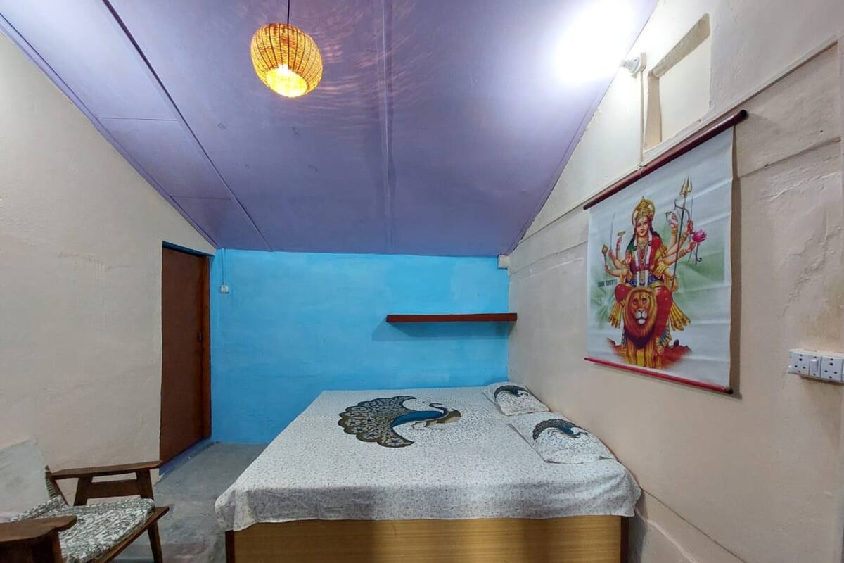 Standard Double Room | WiFi (free), bed sheets