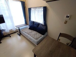 1 habitación, escritorio, wifi gratis y ropa de cama