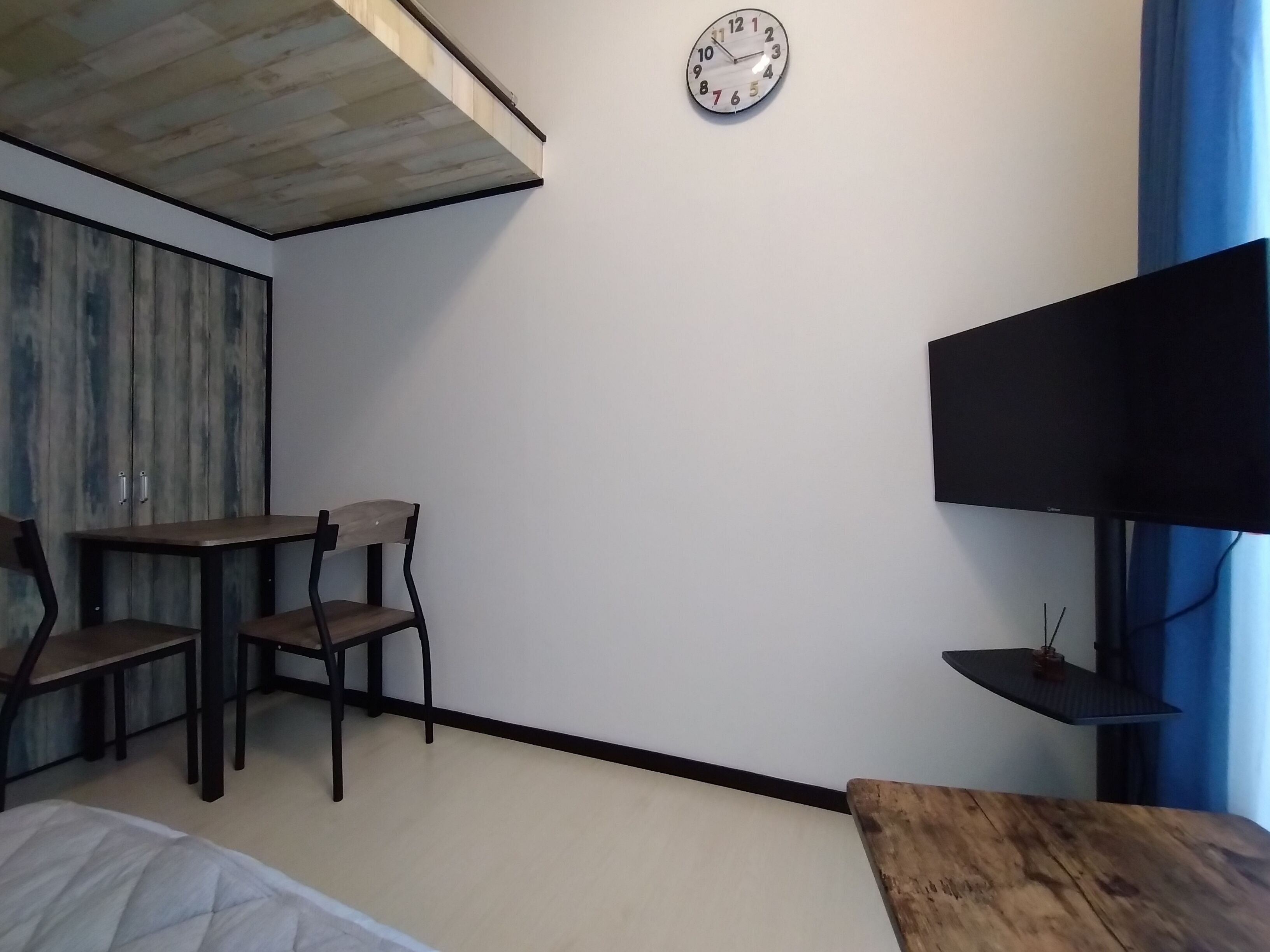 1 soverom, skrivebord, wi-fi (inkludert) og sengetøy