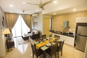 Classic Apartment, Balcony, Garden View | Living area