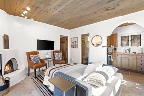 Desk, iron/ironing board, travel cot, WiFi