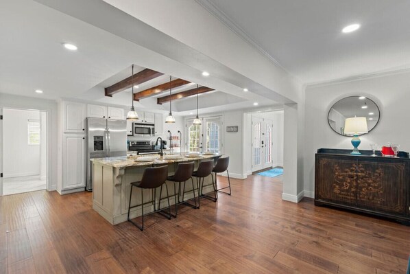 Refrigerador, microondas, horno, placa de cocina