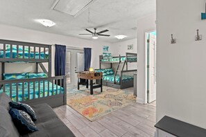 4 bedrooms, desk, iron/ironing board, WiFi