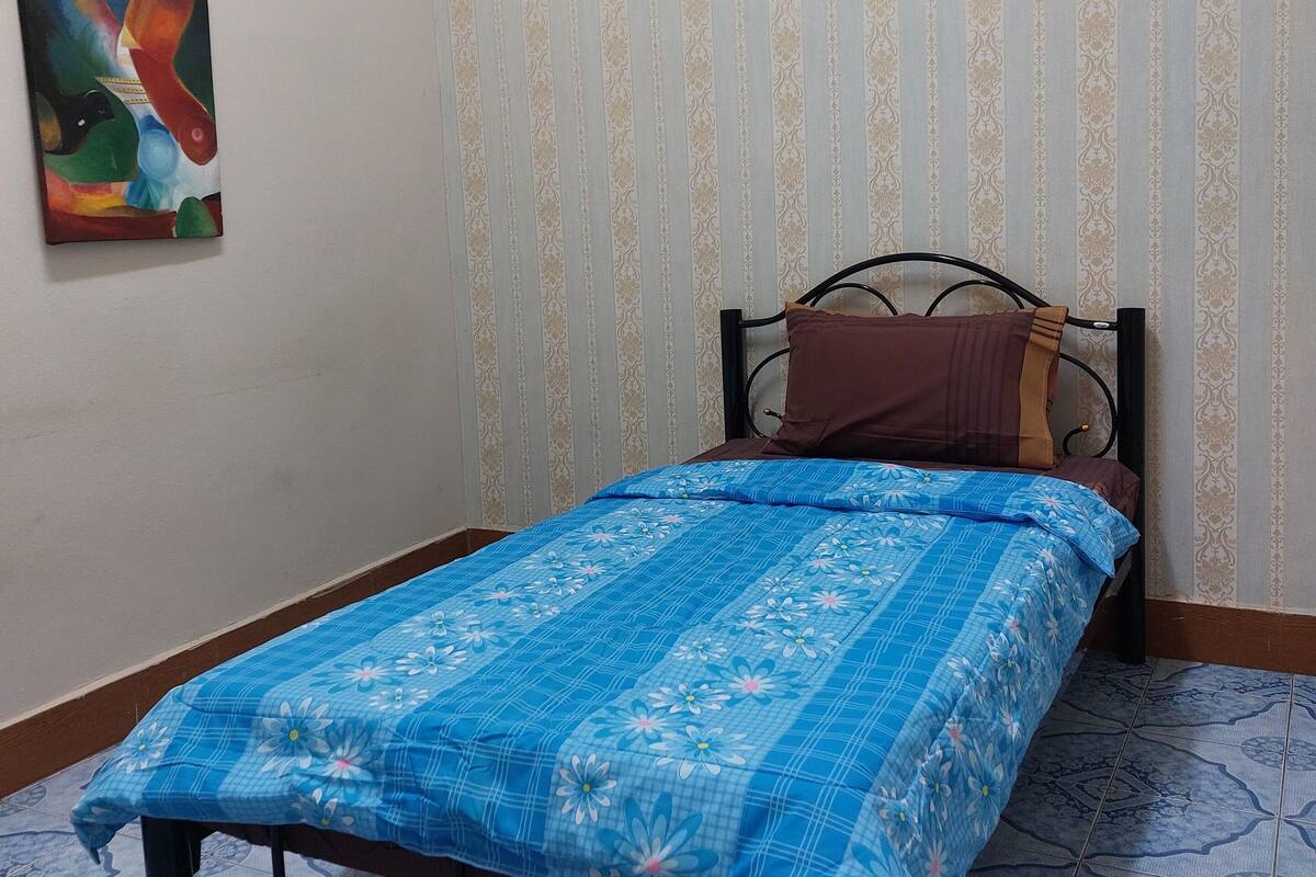 Basic Single Room | Free WiFi