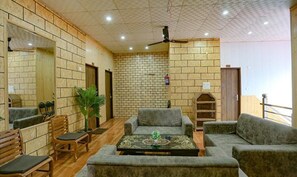 Coin salon dans le hall