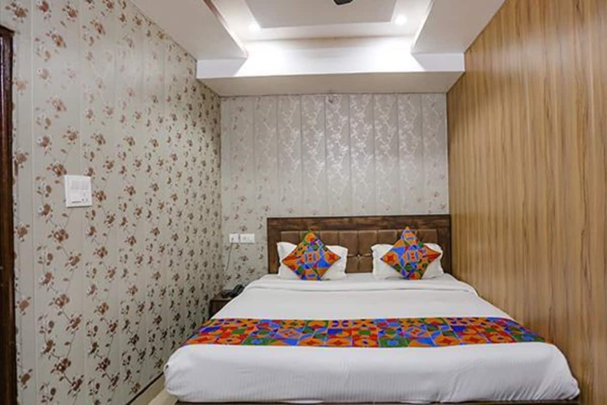 Deluxe Room | Egyptian cotton sheets, premium bedding, in-room safe, soundproofing