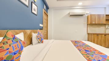 Egyptian cotton sheets, premium bedding, in-room safe, free WiFi