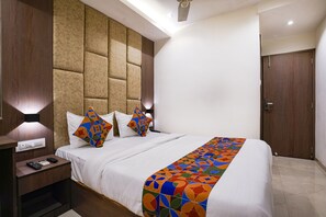 Deluxe Room | Egyptian cotton sheets, premium bedding, in-room safe, soundproofing