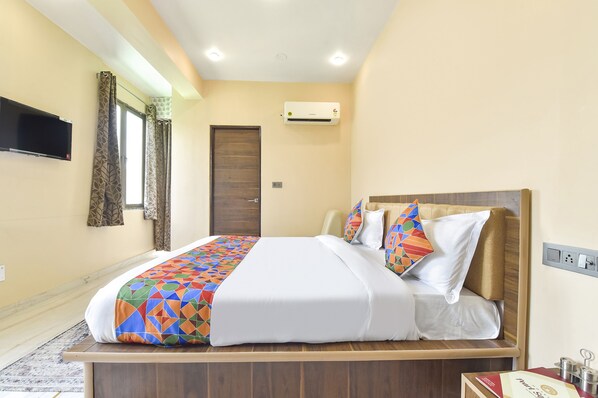 Egyptian cotton sheets, premium bedding, in-room safe, free WiFi