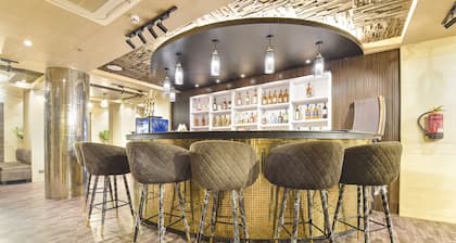 Fabhotel Pearl Square