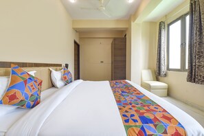 Deluxe Room | Egyptian cotton sheets, premium bedding, in-room safe, free WiFi - Fabhotel Pearl Square (Jaipur)