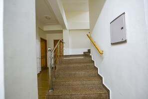 Lobby - Fabhotel K Square (Manali)