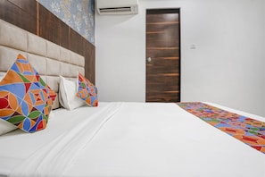 Deluxe Room | Egyptian cotton sheets, premium bedding, in-room safe, free WiFi