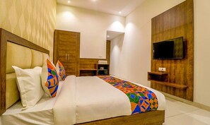 Egyptian cotton sheets, premium bedding, in-room safe, free WiFi